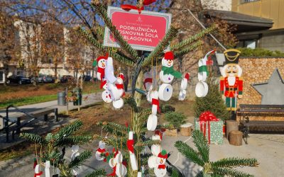 OKRASILI SMREČICO V CENTRU ŠENTJURJA